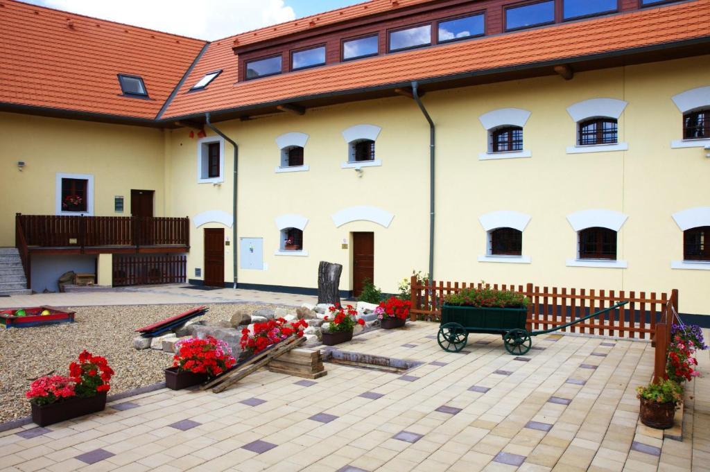 Hotel Pod Sluncem Třebíz Εξωτερικό φωτογραφία